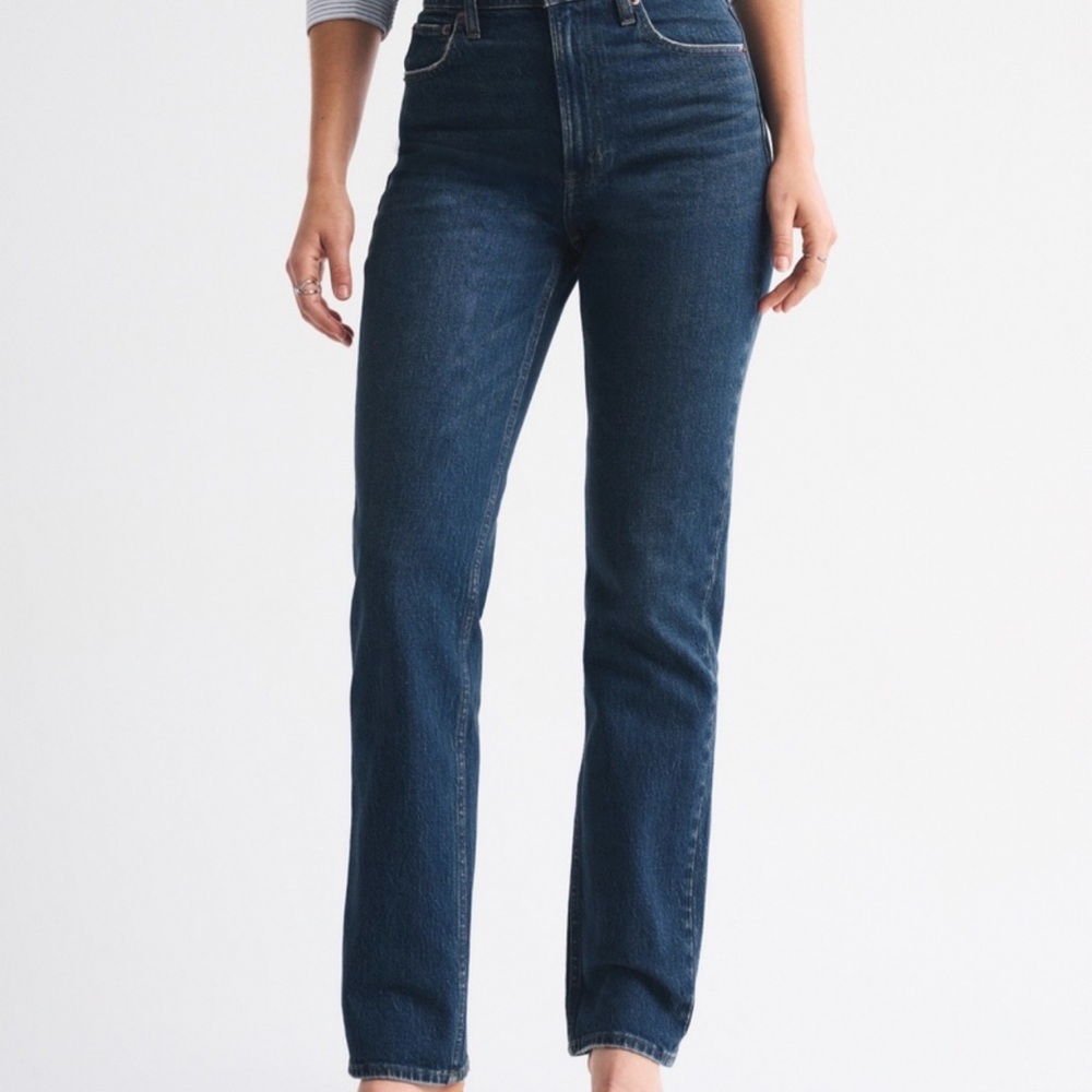 A&F Ultra High Rise 90s Straight Jean - Dark Wash - 31/12 Long
